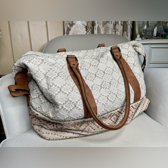 Merona Handbags - Merona Tapestry Canvas Weekender Travel Bag/Shoulder Bag Purse Beaded